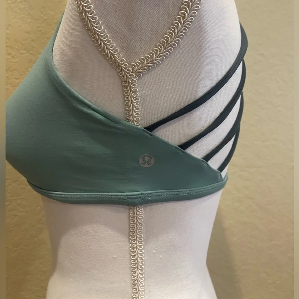 Lululemon Sports Bra Size 6 - Picture 3 of 4